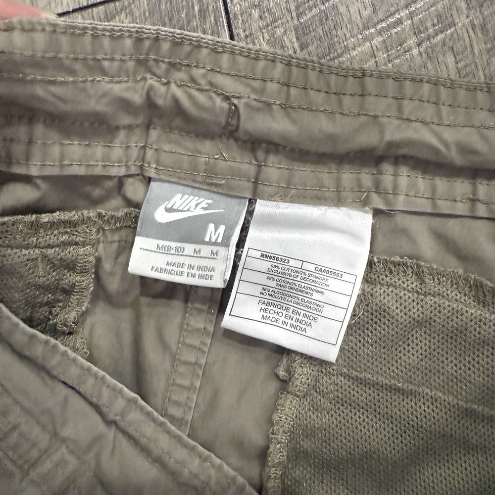 Vintage Nike Sportswear Shorts Womens Medium Green Chino Bermuda Outdoors Hiking - Picture 7 of 10